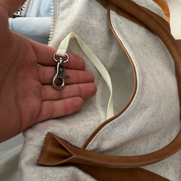 Tern Weekender Travel Bag - Picture 8 of 10